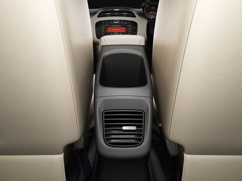 Fiat Linea Dynamic 1 3l Advanced Multijet Interior Image