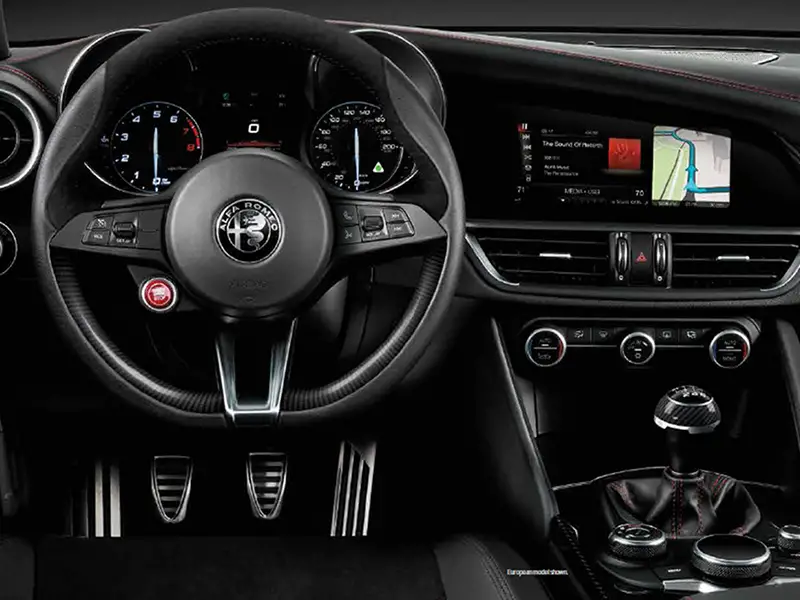 Alfa Romeo Giulia Quadrifoglio 2017 interior front view