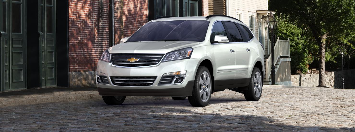 Chevrolet Traverse 1LT AWD 2016 front cross view