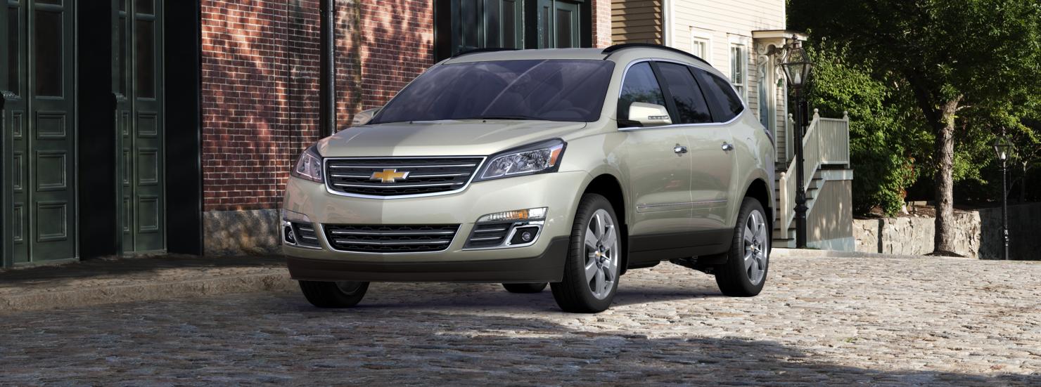Chevrolet Traverse LS FWD 2016 front cross view