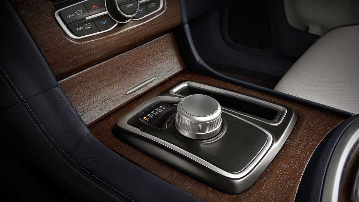 Chrysler 300C AWD Interior