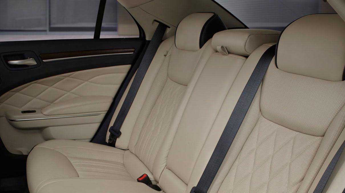 Chrysler 300C AWD Interior seats