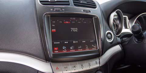 Fiat Freemont Crossroad 8.7 in touch display