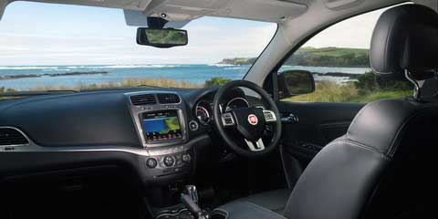 Fiat Freemont Crossroad front seat view