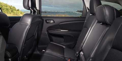 Fiat Freemont Urban interior rear seat view