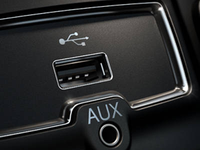 Jeep Renegade Sport 4x4 usb and AUX connectivity view