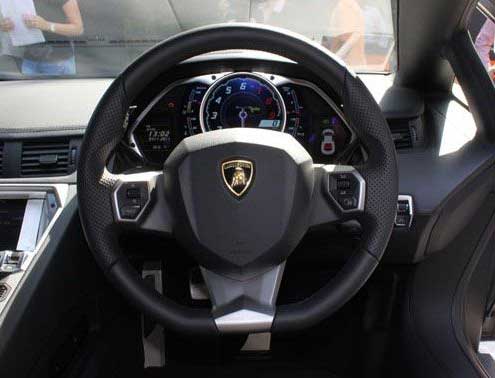 Lamborghini Aventador LP 700-4 Roadster Interior steering